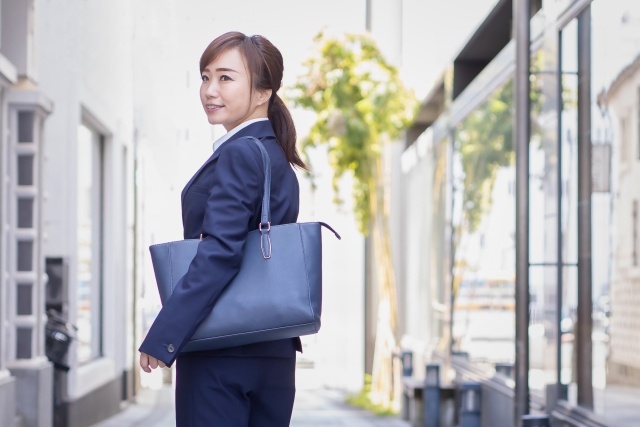 吉田カバン 女性おすすめビジネスバック10選 リュック 通勤 トートetc ソフィー 女性の転職と資格